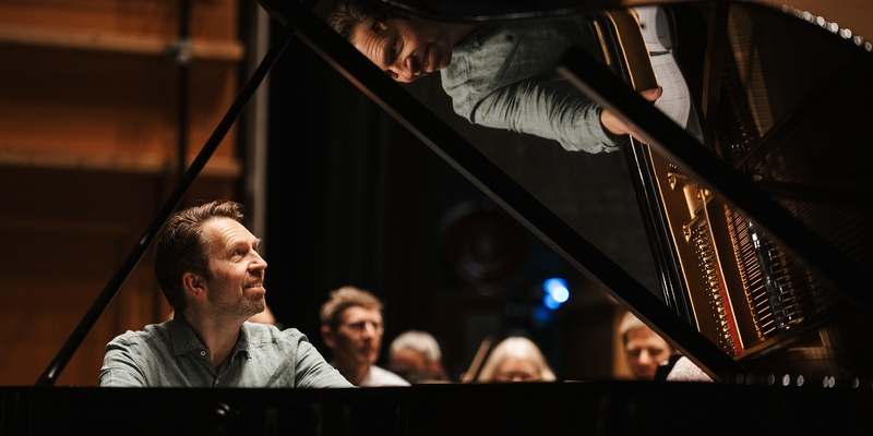 Leif Ove Andsnes plays Brahms